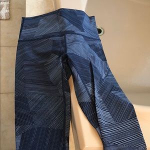 Lululemon navy blue geometric lines legging.